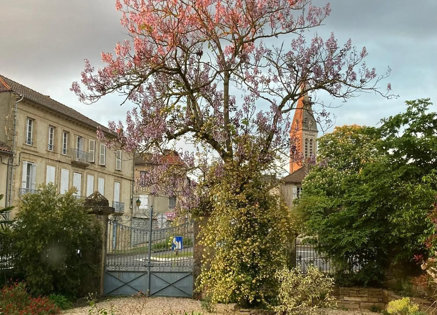 Maison Des Freres Leglise Miélan 0*,